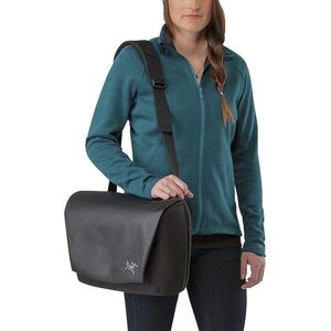 NWT Unisex Arc’teryx fyx 9 messenger laptop bag